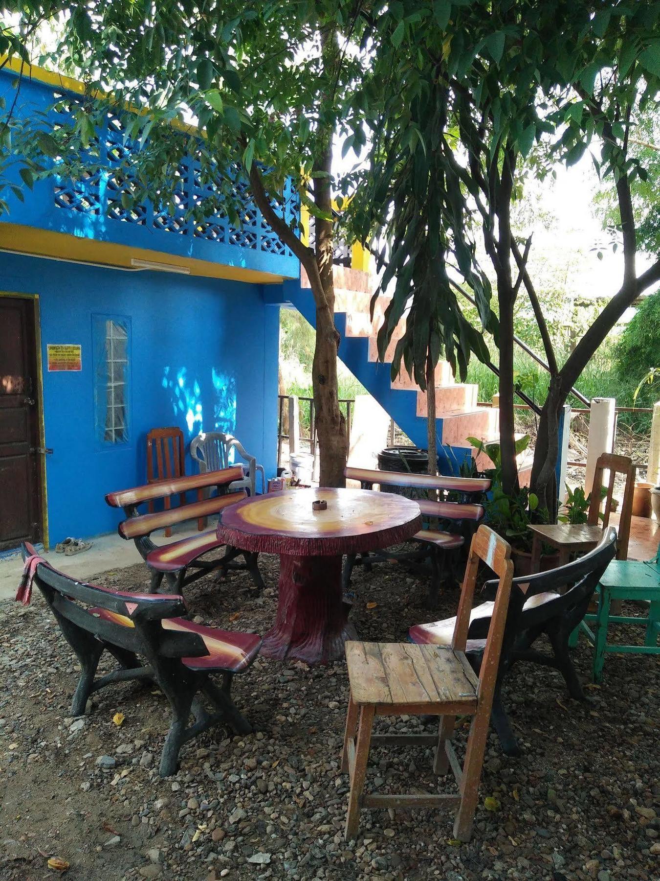 Happy House Backpackers Albergue Pai Exterior foto